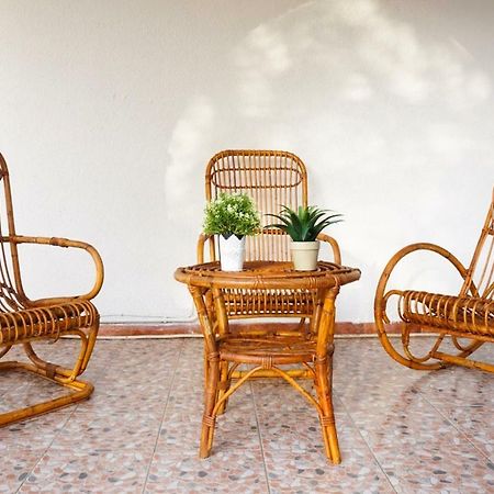 Villa Aurelia -Seafront Apartment With Patio Flumini di Quartu Zewnętrze zdjęcie