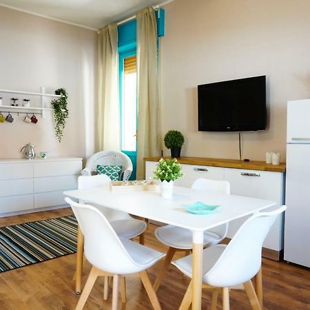 Villa Aurelia -Seafront Apartment With Patio Flumini di Quartu Zewnętrze zdjęcie