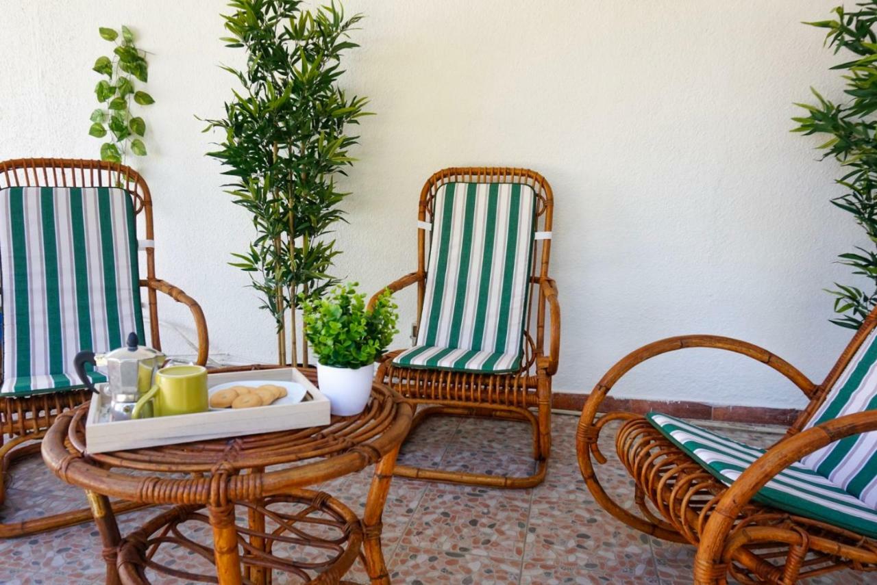 Villa Aurelia -Seafront Apartment With Patio Flumini di Quartu Zewnętrze zdjęcie