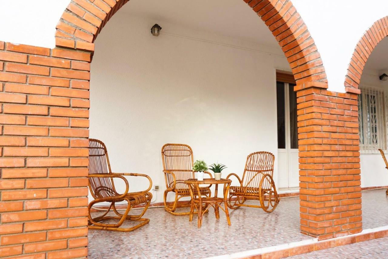 Villa Aurelia -Seafront Apartment With Patio Flumini di Quartu Zewnętrze zdjęcie