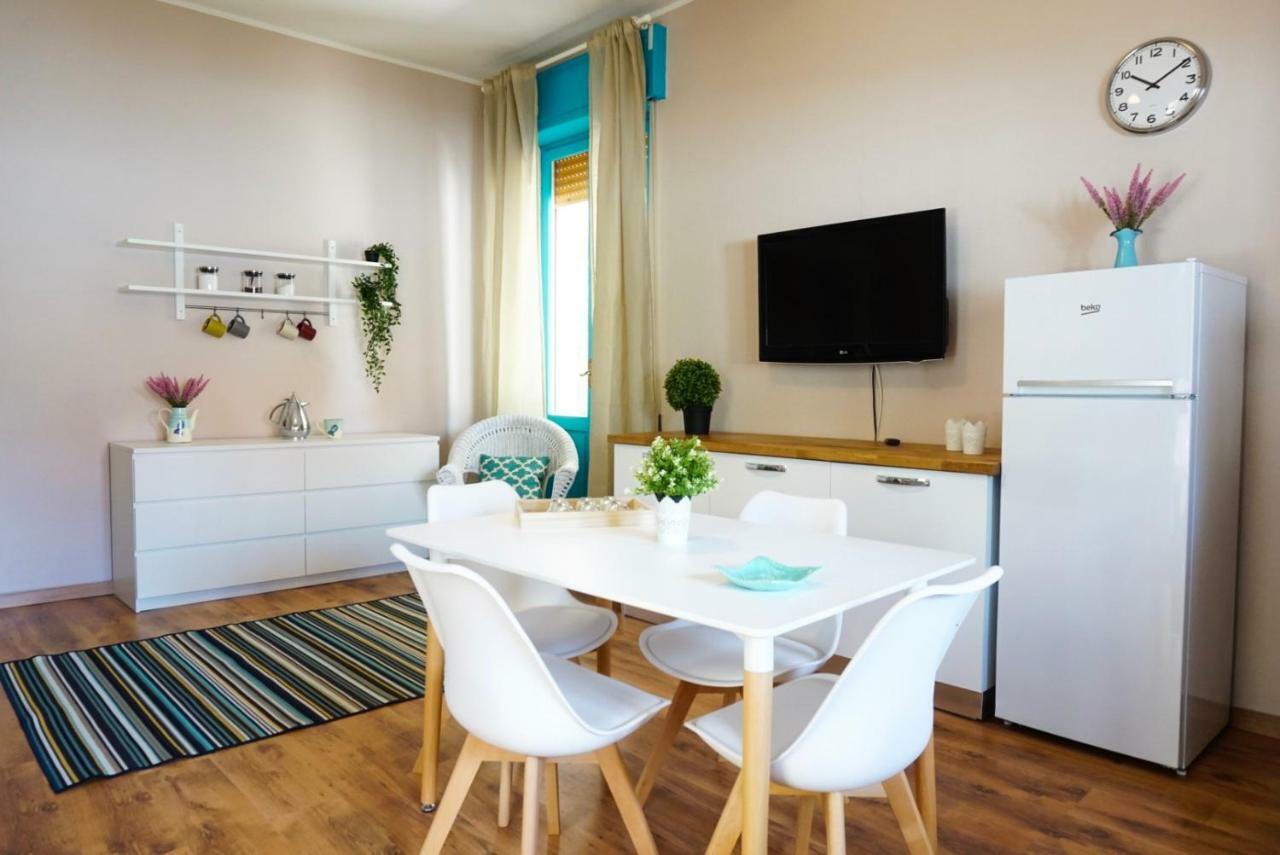 Villa Aurelia -Seafront Apartment With Patio Flumini di Quartu Zewnętrze zdjęcie
